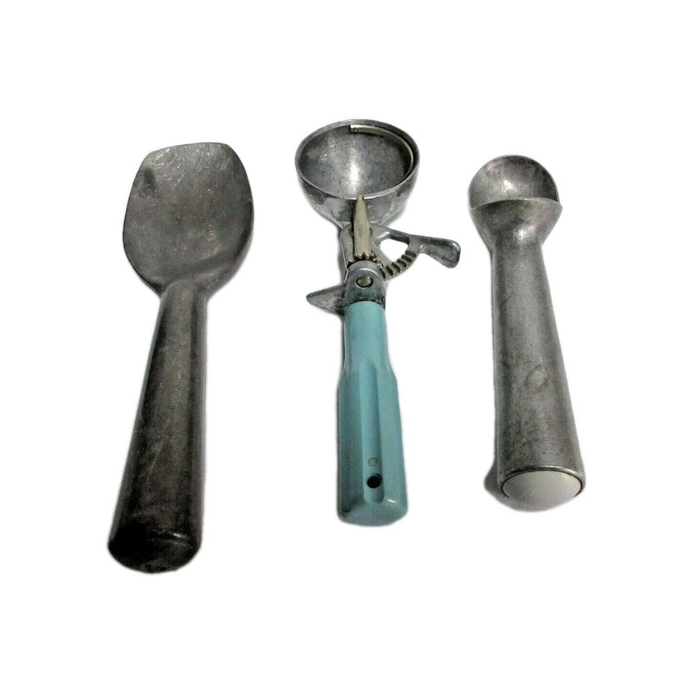 ( LOT OF 3 ) VINTAGE METAL ICE CREAM SCOOPS 1- PAMPERED CHEF 2 UNBRANDED TAIWAN